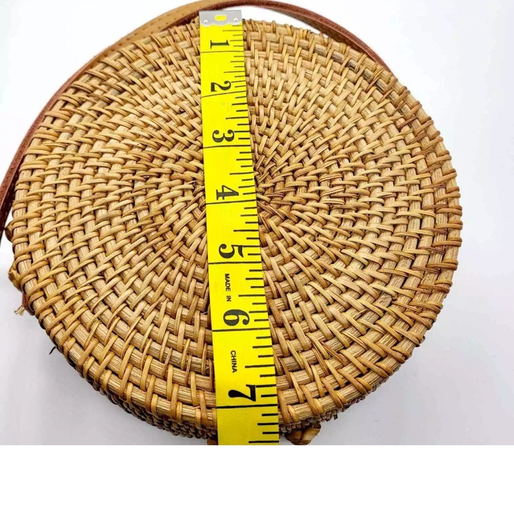 Urban Outfitters Rattan Circle Straw Crossbody Bag - Picture 9 of 12